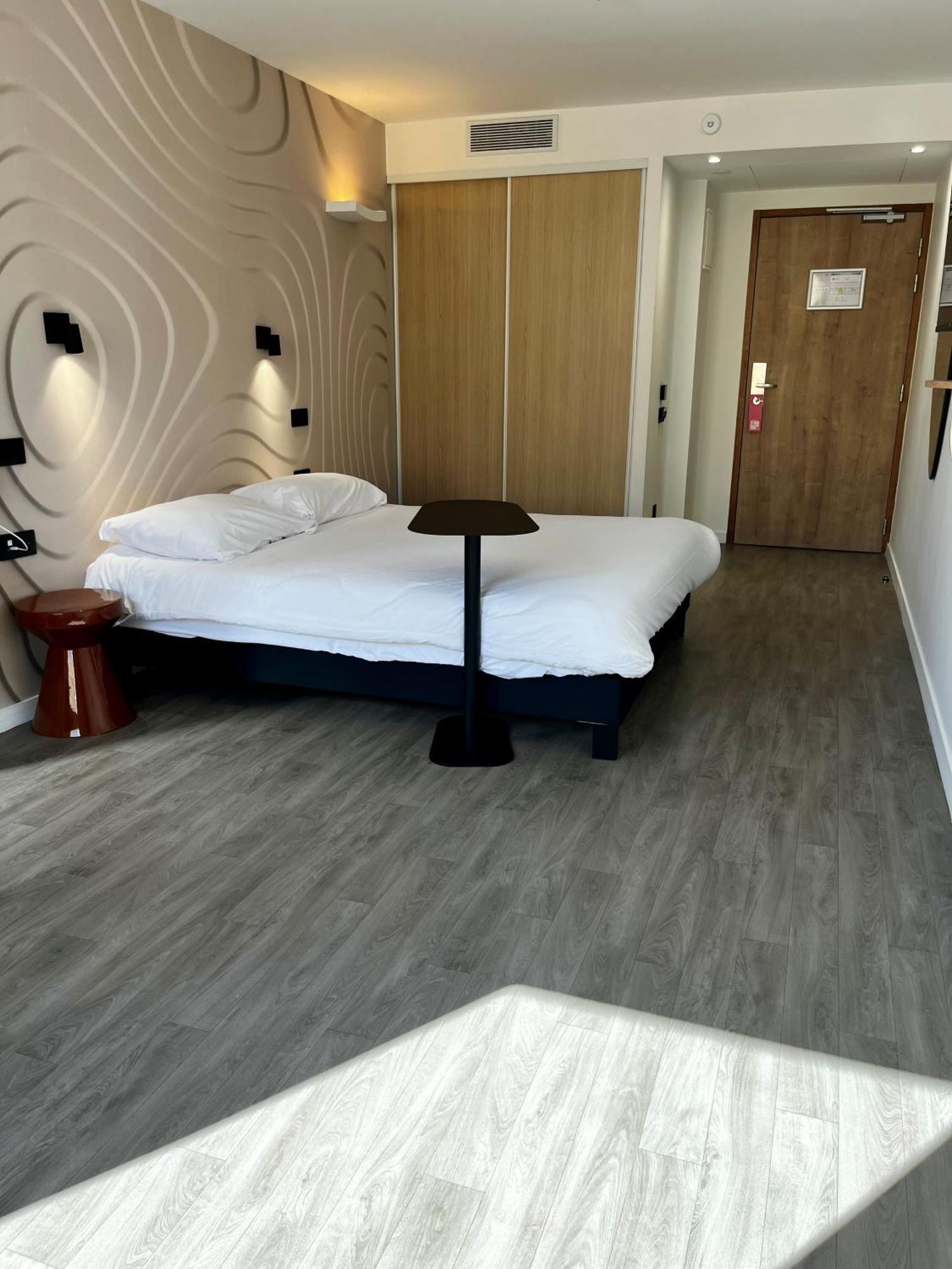 Hotel Ibis Styles Aix-en-provence Tgv *